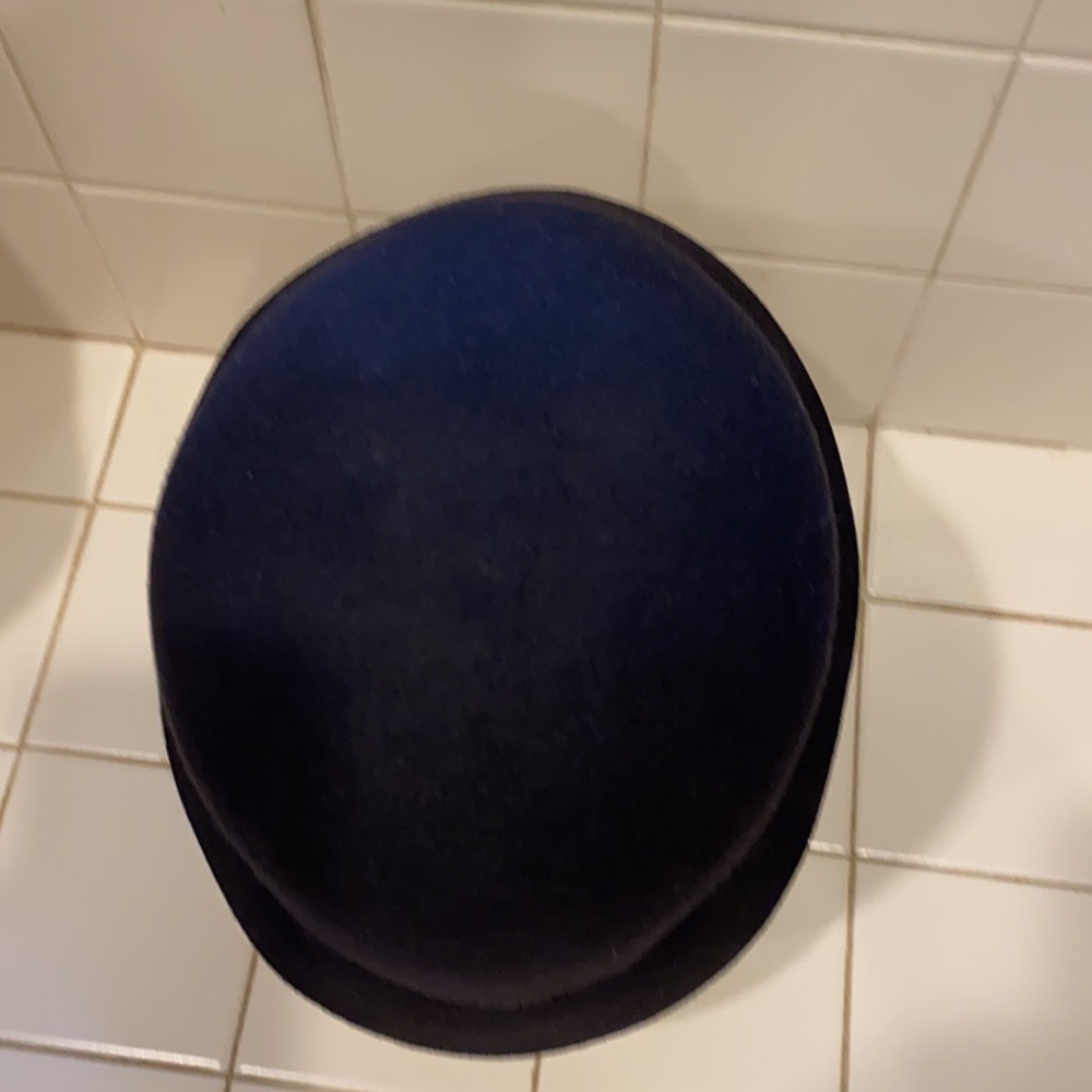 Black Gymboree bell style wool hat - Picture 4 of 9